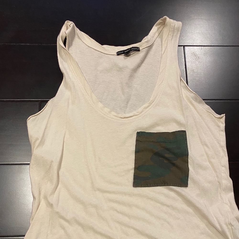 CREAM TANKTOP WITH CAMO POCKET